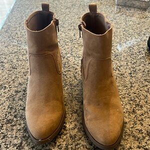 Boots size 6